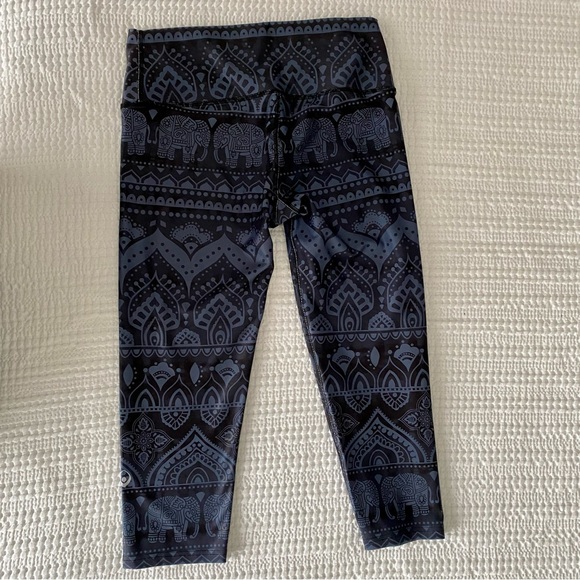 Inner Fire Cropped Leggings - Size 8 - Sacred Elephant - Picture 8 of 9
